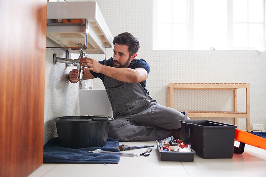 ¿Necesitas cambiar las tuberías del baño?
